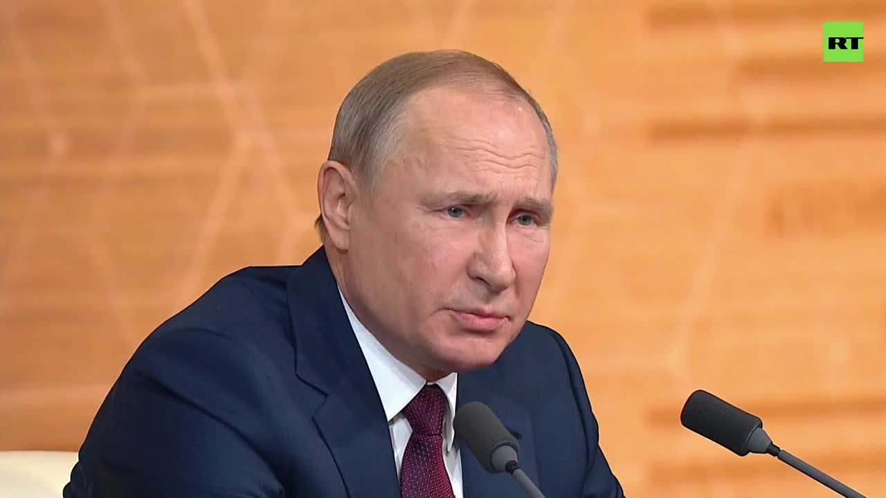 Путин пошутил в ответ на слова украинского журналиста про танки — видео — РТ  на русском