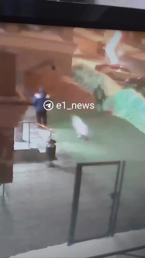 встал на дочку порно Появилось новое видео с мужиком, похитившим девочку на Куйбышева - 15  февраля 2025 - Е1.ру