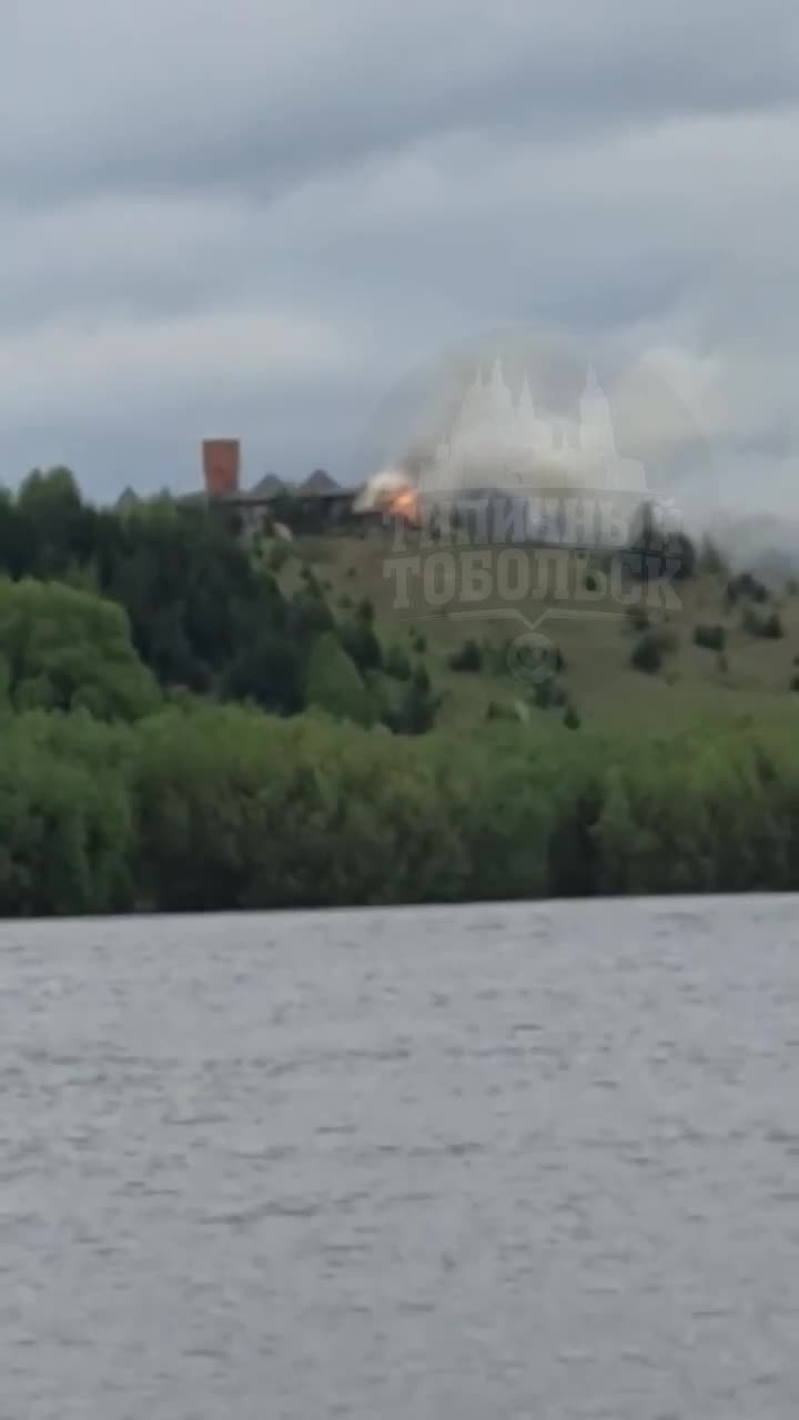 Пожар на территории туркомплекса «Белая сова» в селе Абалак Тюменской  области - 3 июня 2024 - 72.ру