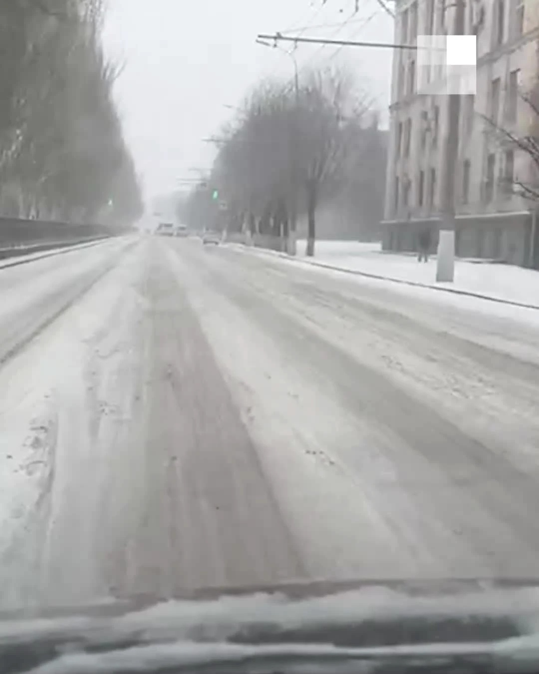 Занесенные снегом дороги Волгограда сняли на видео, 14 декабря 2022 г. - 14  декабря 2022 - V1.ру