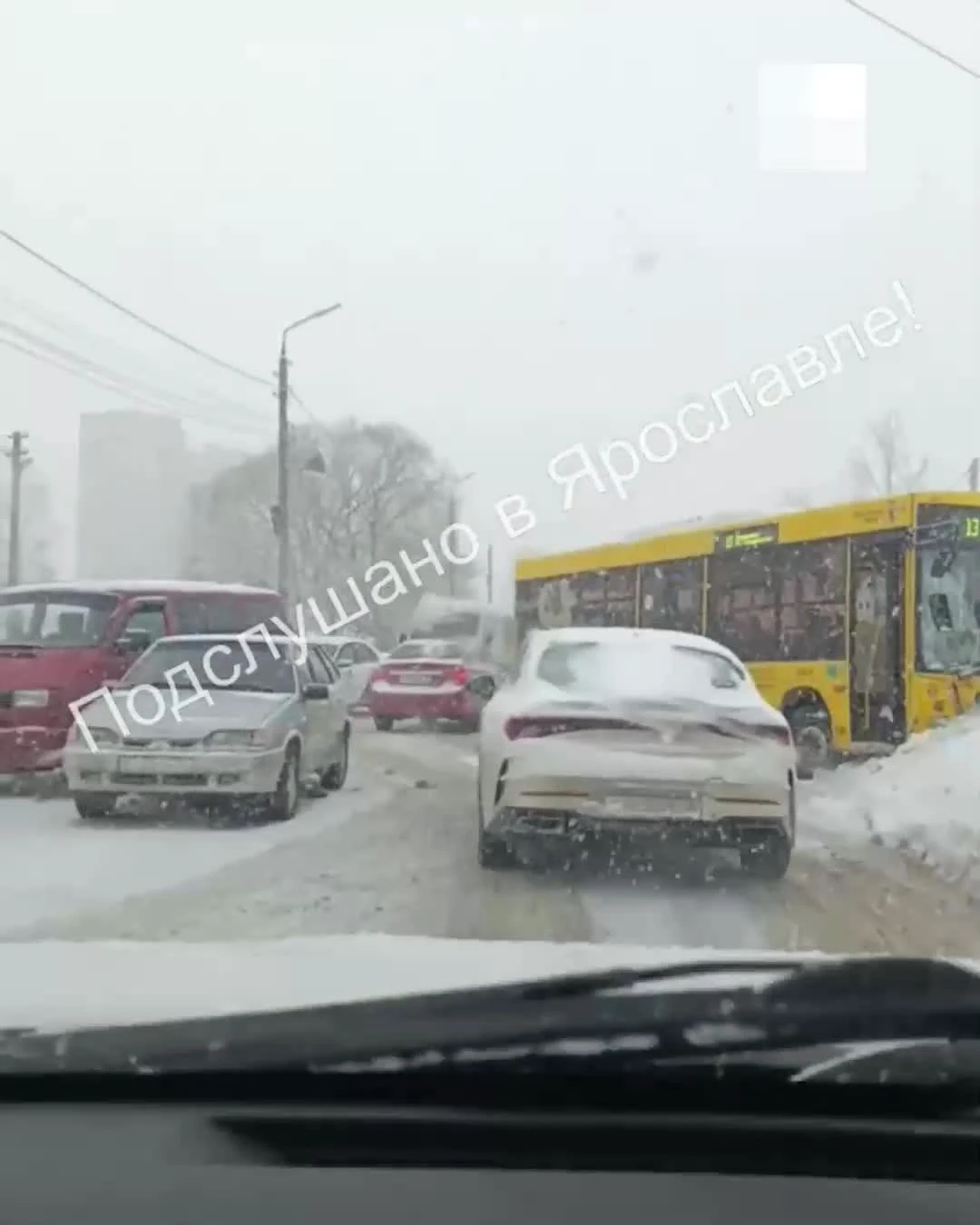 Авария с «Яавтобусом» на улице Расковой, 17 на Суздалке, во Фрунзенском  районе Ярославля: как вернуть деньги за проезд в автобусе после аварии - 5  февраля 2024 - 76.ру