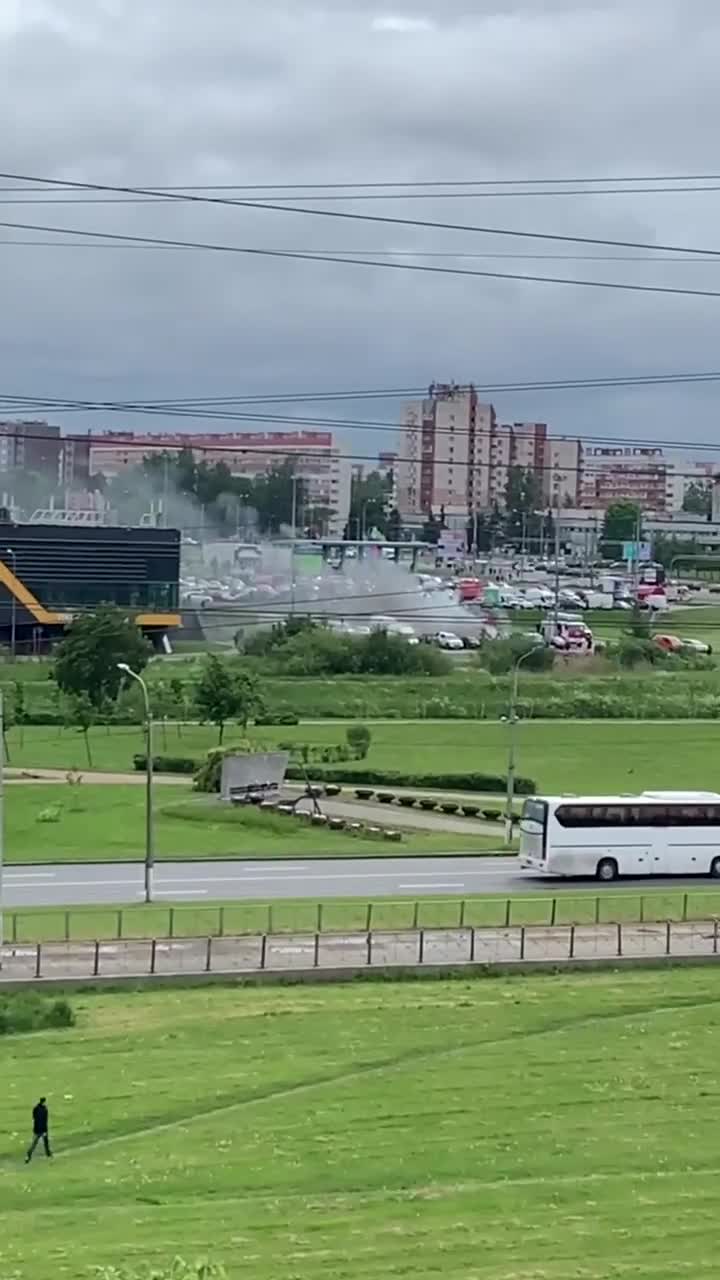 На парковке у «ОКея» на улице Партизана Германа горевшие «Жигули»  поделились огнем с «Вольво» — Мегаполис