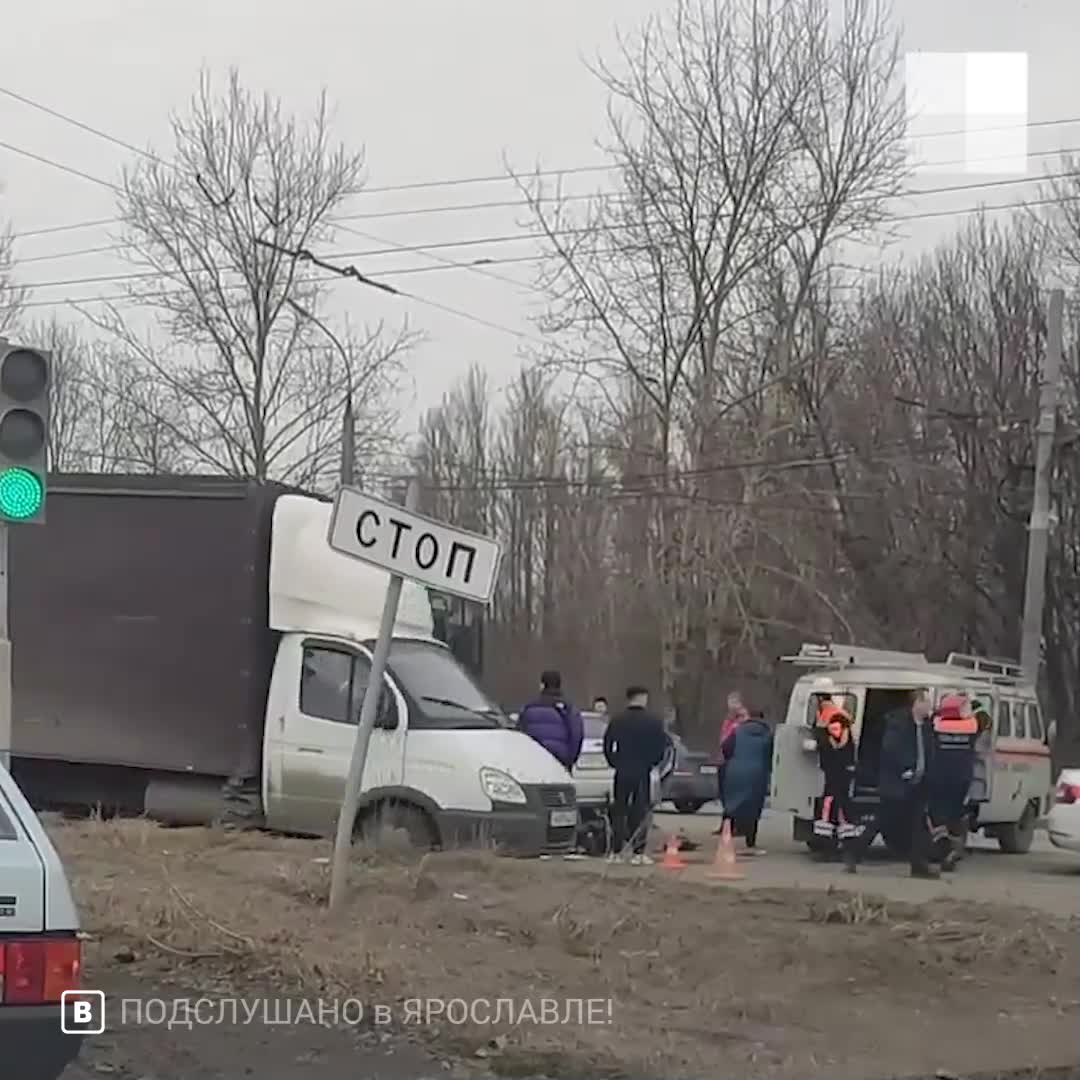 В сети появилось видео момента ДТП с автомобилем и троллейбусом в Ярославле  7.04.2021 - 8 апреля 2021 - 76.ру