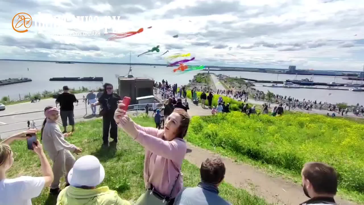 В Кронштадте состоялся фестиваль воздушных змеев, фото, видео - 15 июня  2024 - ФОНТАНКА.ру