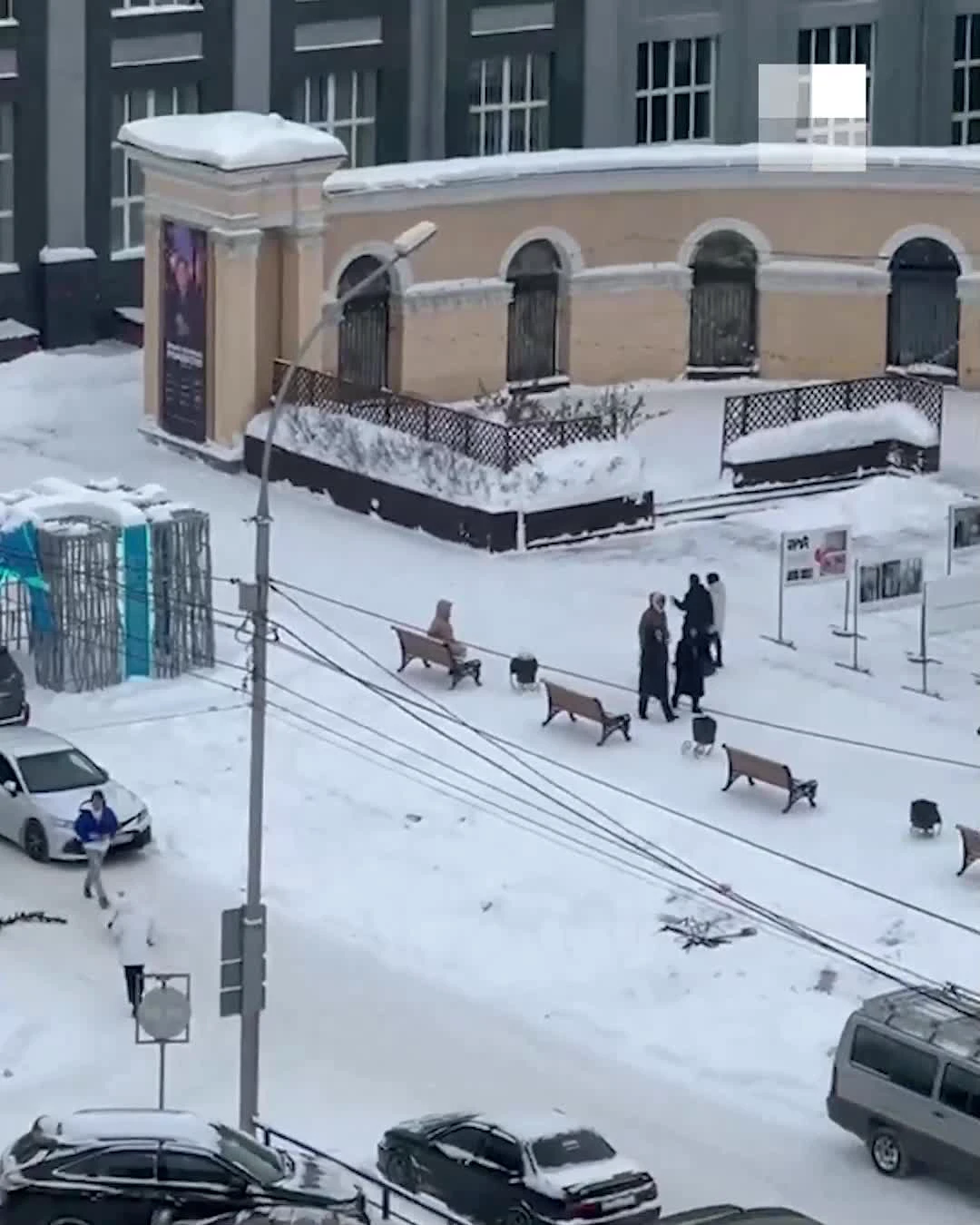 Опасные съемки в центре Новосибирска попали на видео 26 января 2023 г. - 26  января 2023 - НГС.ру