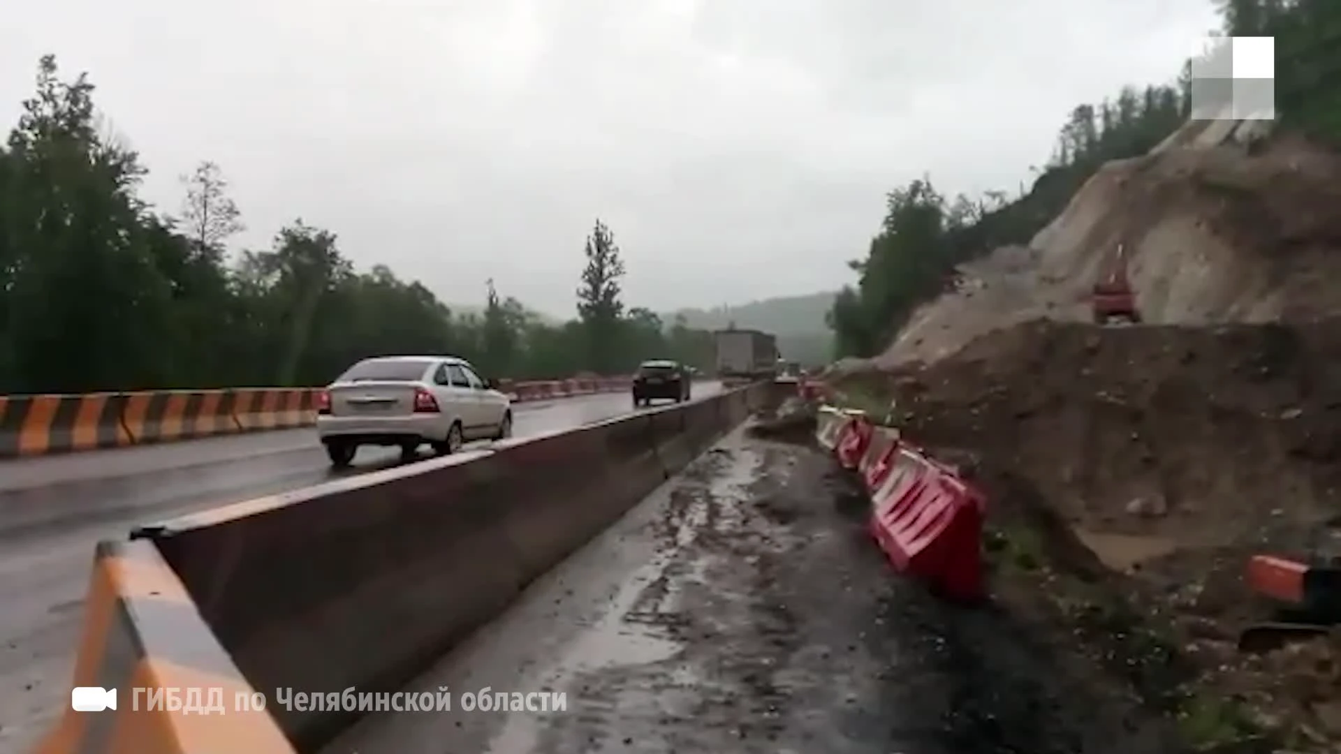 Движение на М-5 в Ашинском районе Челябинской области восстановили после  размытия проезжей части, 9 июня 2022 г - 9 июня 2022 - 74.ру