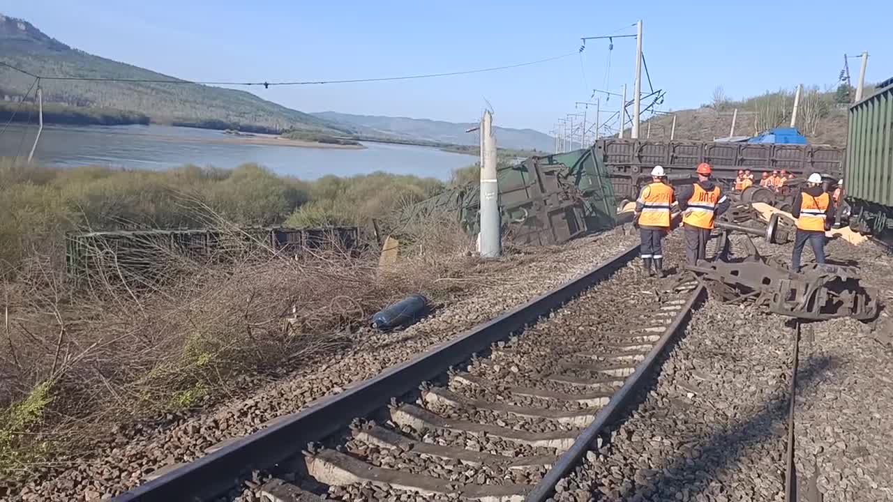 Уголовное дело возбудили из-за схода с рельсов 11 вагонов грузового поезда  в Забайкалье - 21 мая 2023 - ЧИТА.ру