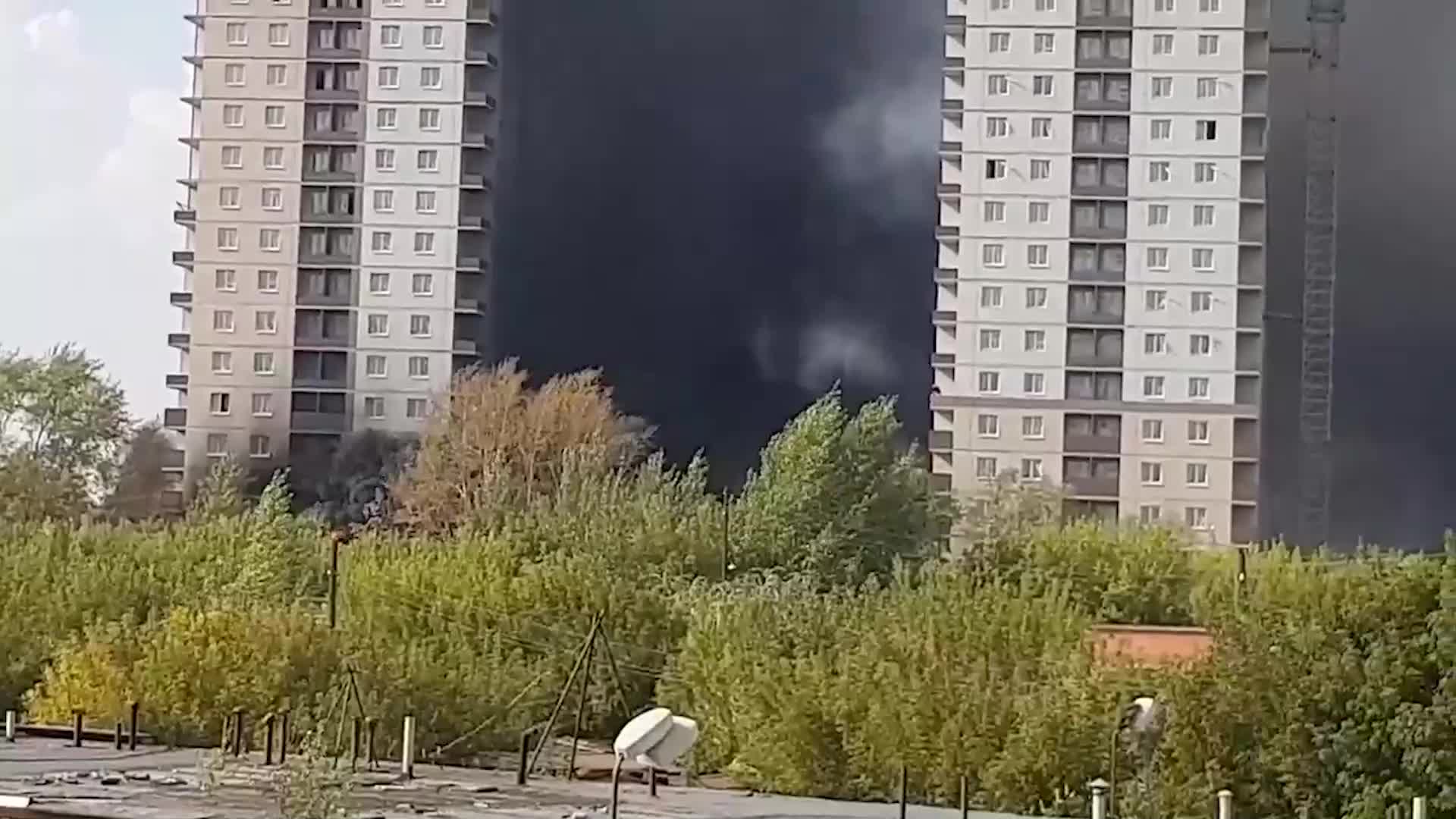 Пожар в ЖК Quattro в Тюмени на улице Дамбовской, Барабинской,  Судостроителей 25 августа 2021 года - 25 августа 2021 - 72.ру