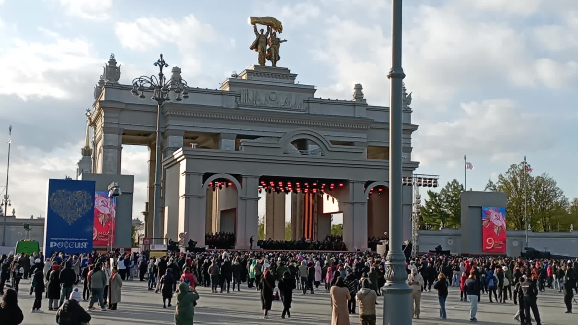 Как прошло празднование Дня Победы на ВДНХ в Москве: фото и видео с  праздника 9 Мая - 10 мая 2024 - МСК1.ру