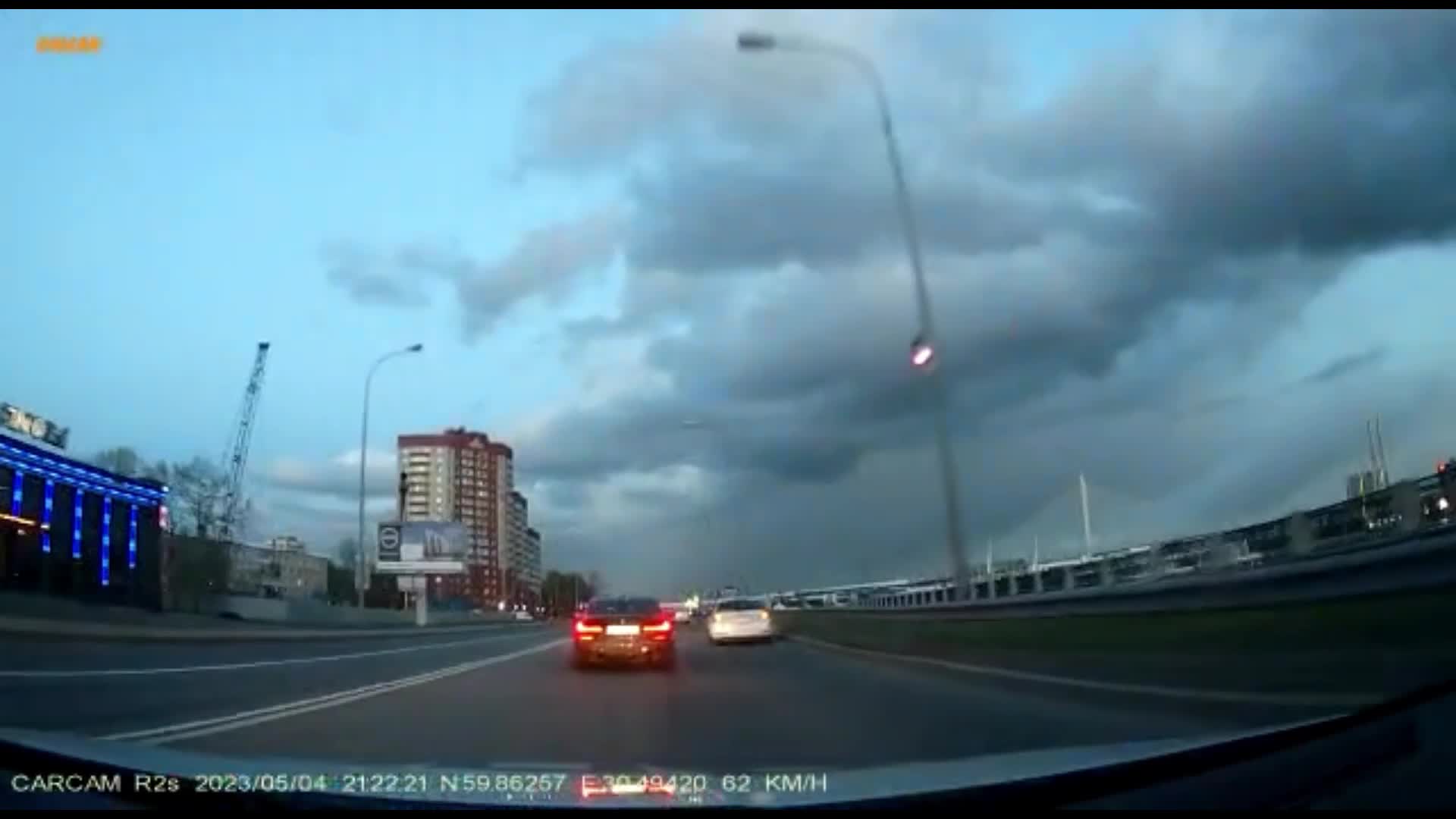 grantafl.ru :: Голый водитель устроил погоню с таранами в Москве