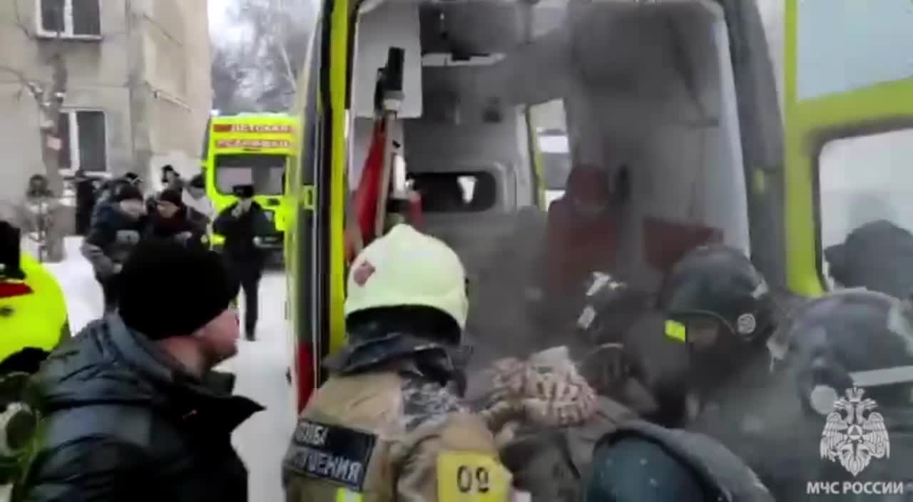 Погибли трое, среди пострадавших — подросток: в Новосибирске взрыв бытового  газа снес два подъезда | STARHIT