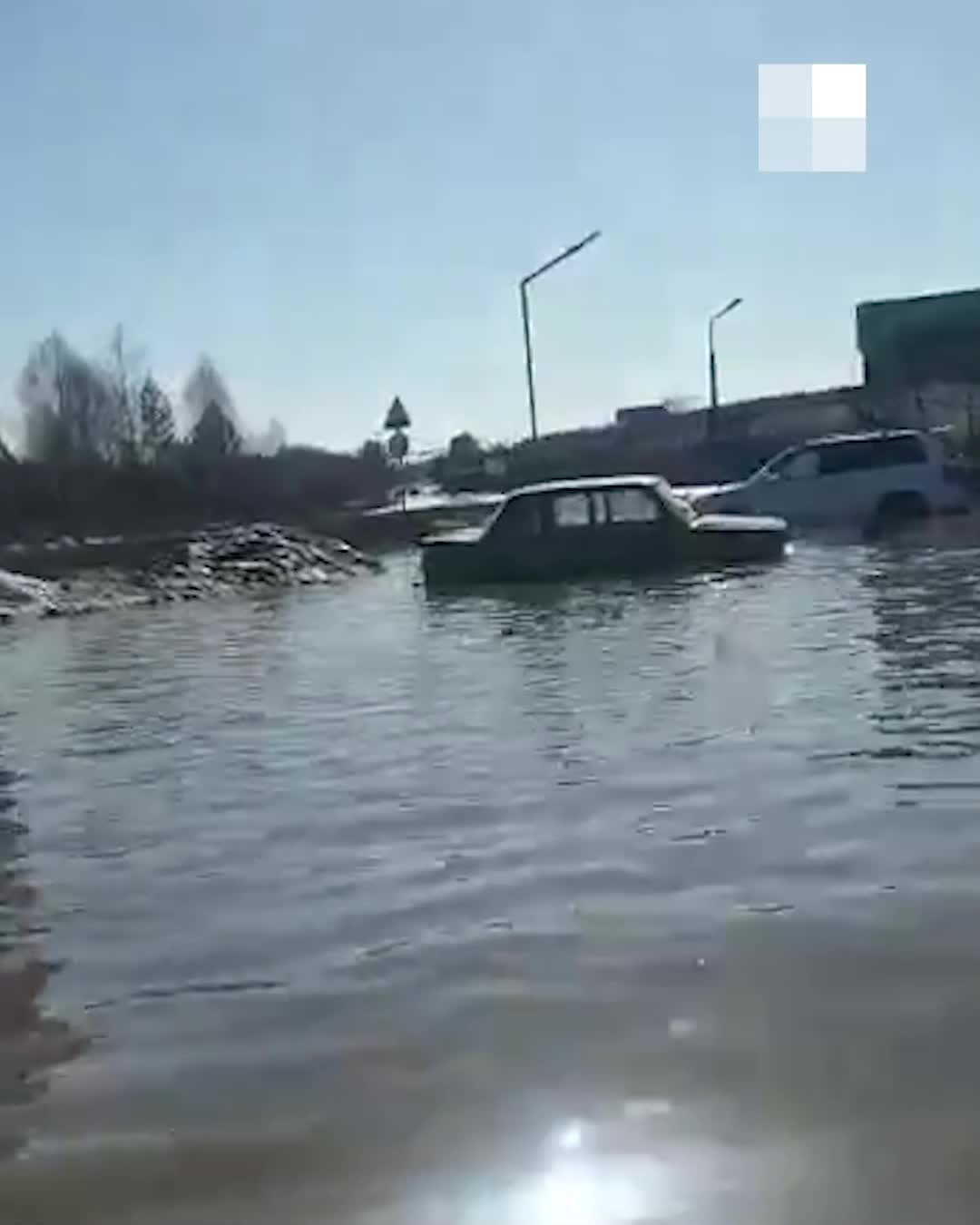 В коттеджном поселке Озерный в Новосибирске отключили питьевую воду из-за  таяния снега - 29 марта 2023 - НГС.ру