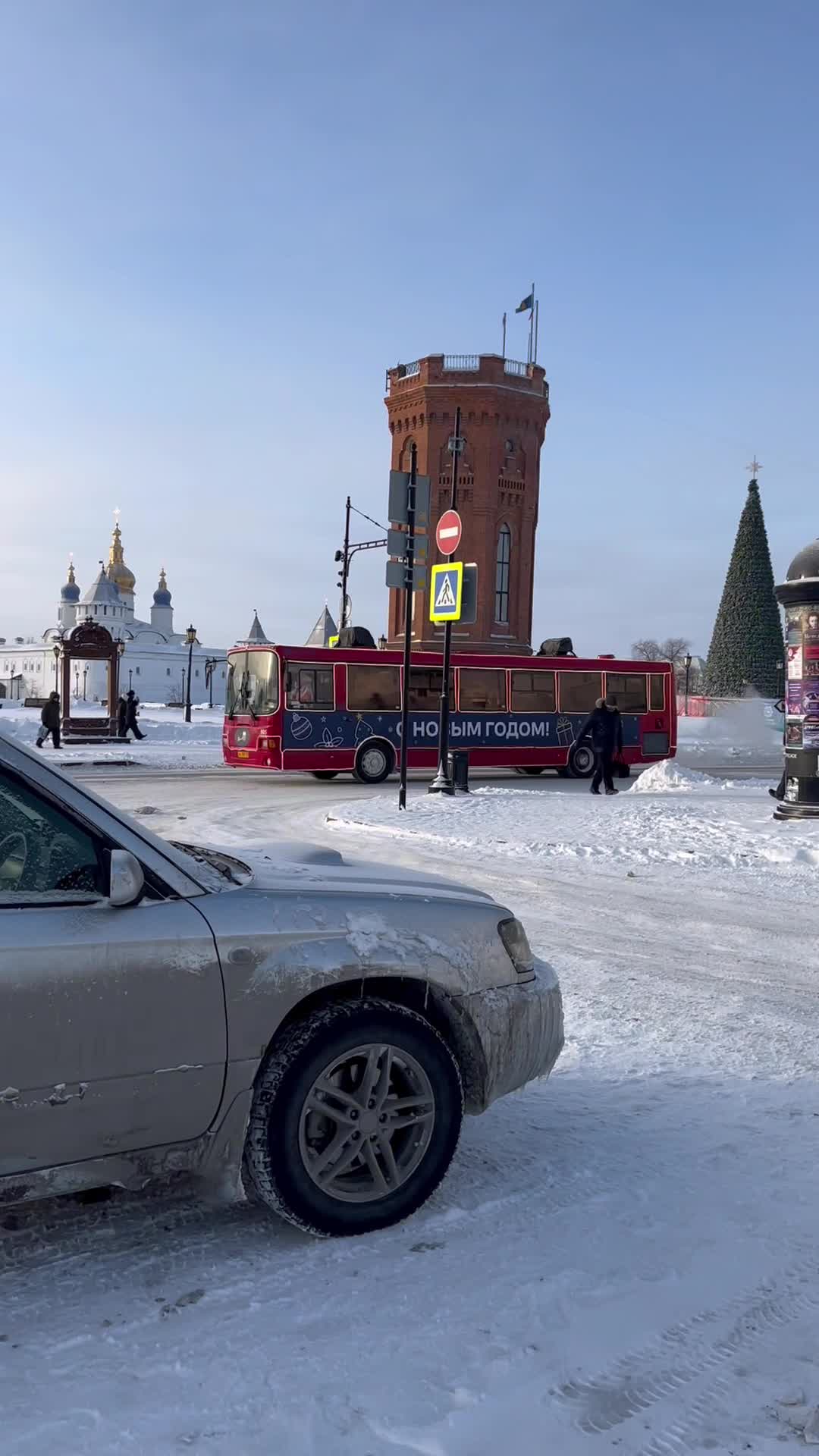 Как чистят от снега улицы в Тобольске и Екатеринбурге, почему в Сибири снег  убирают лучше, чем на Урале - 8 января 2024 - e1.ru