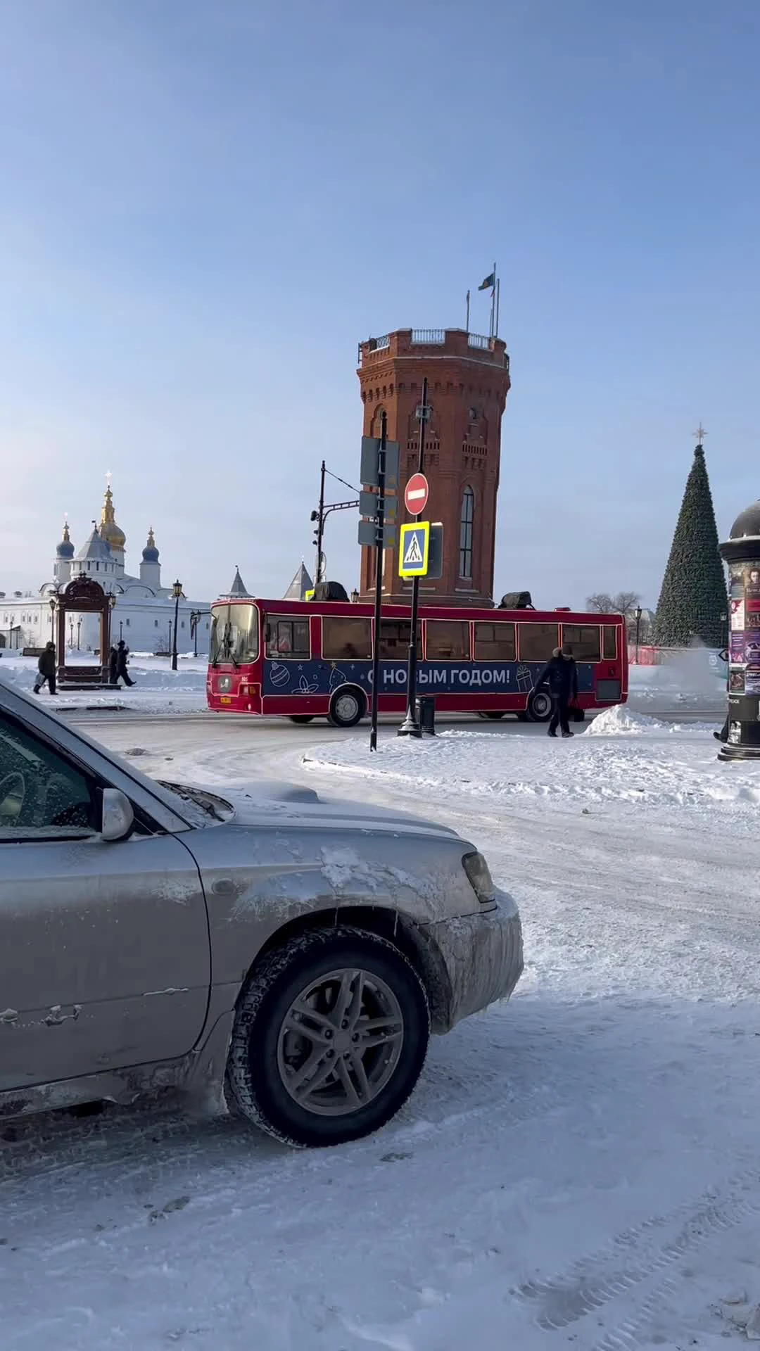 Как чистят от снега улицы в Тобольске и Екатеринбурге, почему в Сибири снег  убирают лучше, чем на Урале - 8 января 2024 - Е1.ру