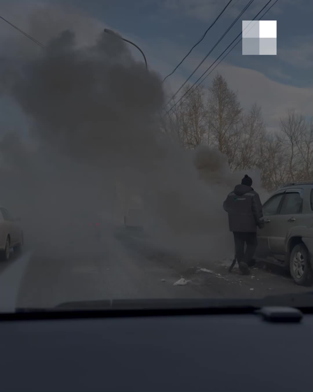 Иномарка загорелась у Хилокского рынка в Кировском районе Новосибирска —  видео - 21 марта 2024 - НГС.ру