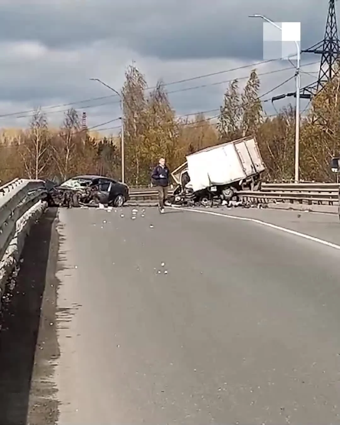 В Свердловской области грузовая «Газель» попала в жесткое ДТП на Талицком  мосту - 4 октября 2023 - Е1.ру