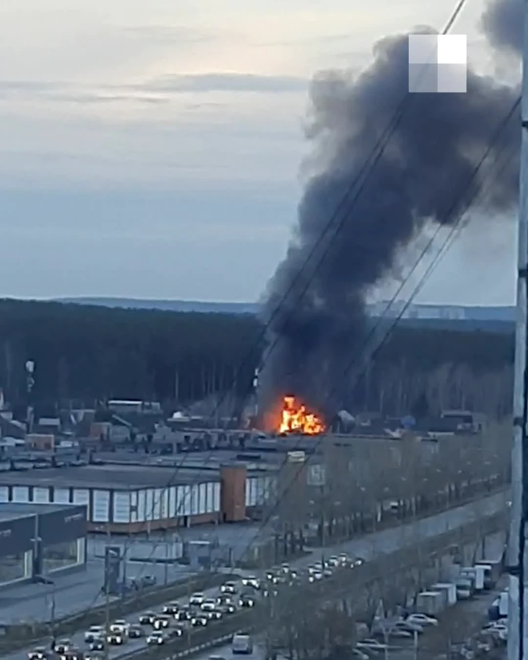 На Юго-Западе в СНТ «Заря» полыхают два жилых дома 29.10.2022 г - 29  октября 2022 - Е1.ру