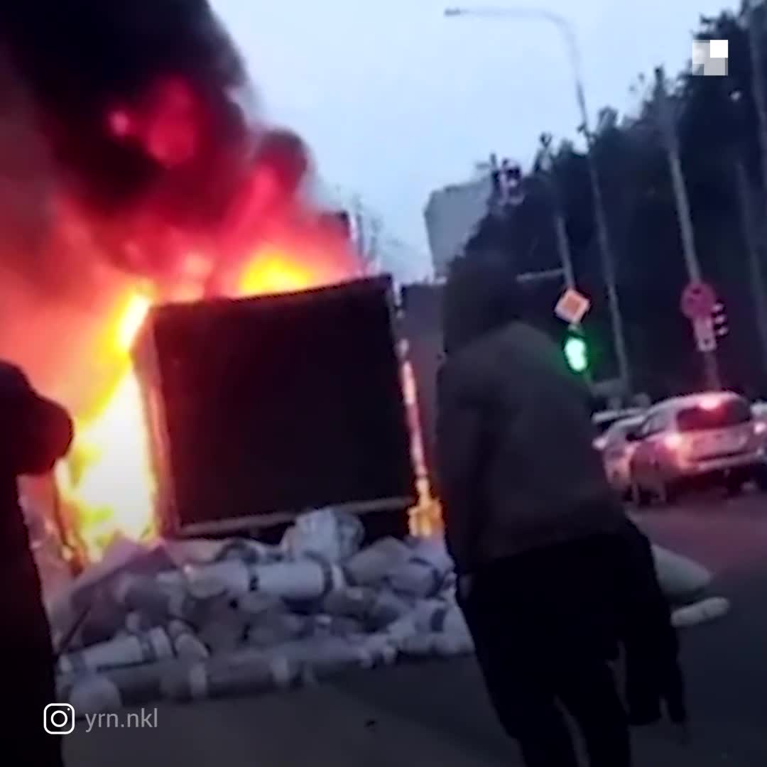 В Тюмени на Московском тракте сгорела «Газель» с коврами, 12 февраля 2021  года - 12 февраля 2021 - 72.ру