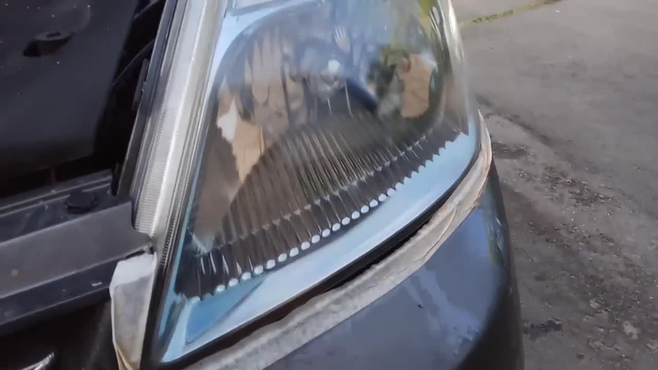 Как самостоятельно убрать царапины на автомобиле