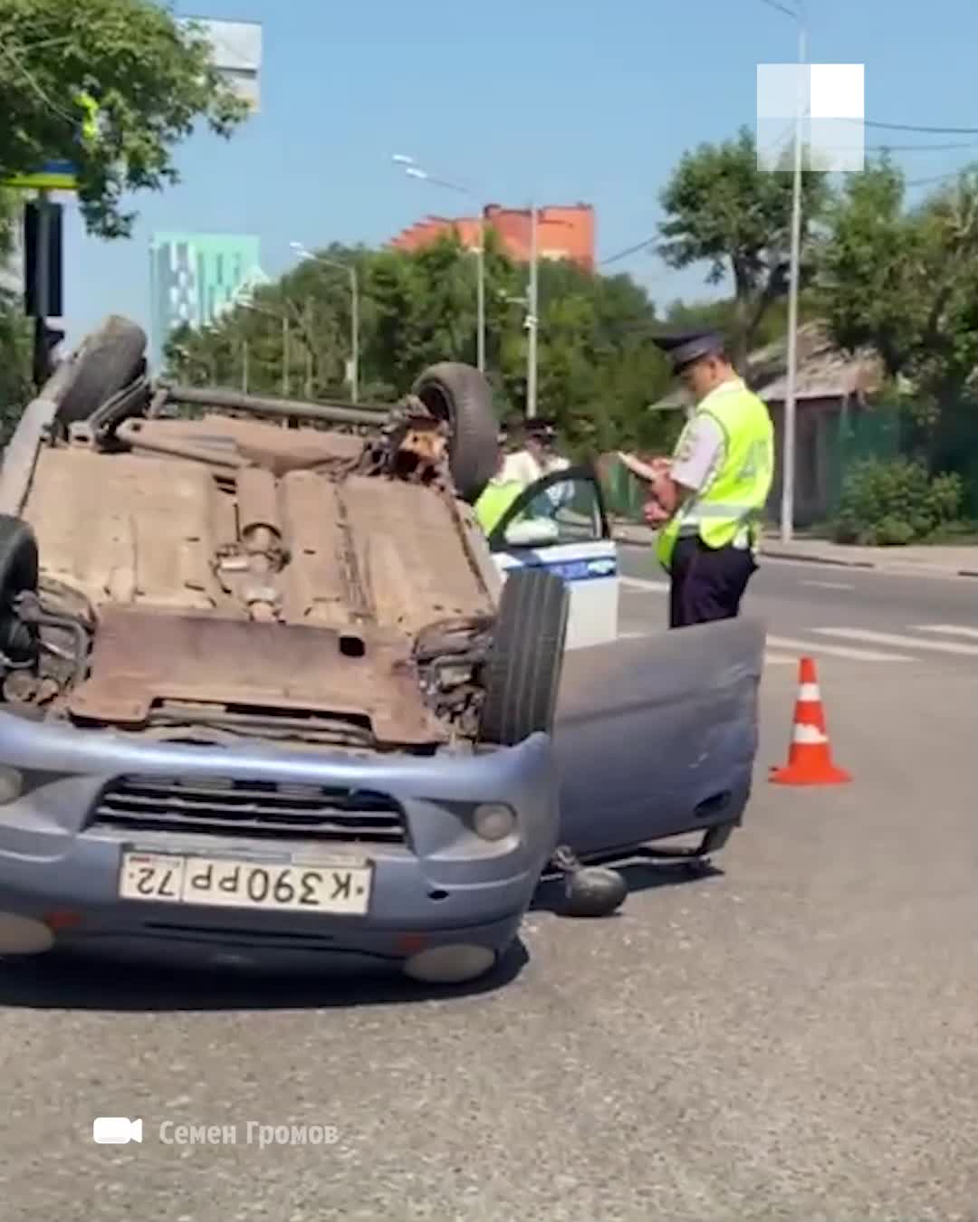 Автомобиль перевернулся от удара в центре Тюмени | 72.ру - новости Тюмени