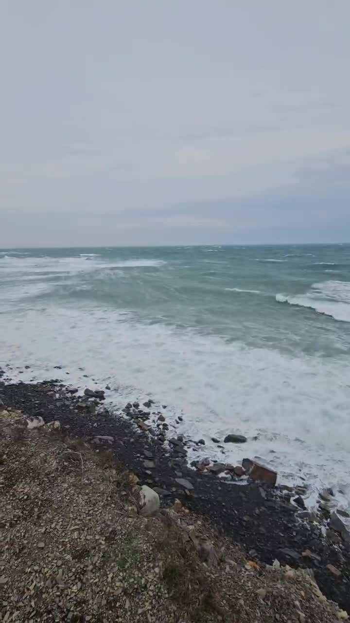 Очевидцы сняли на видео последствия шторма на черноморском побережье