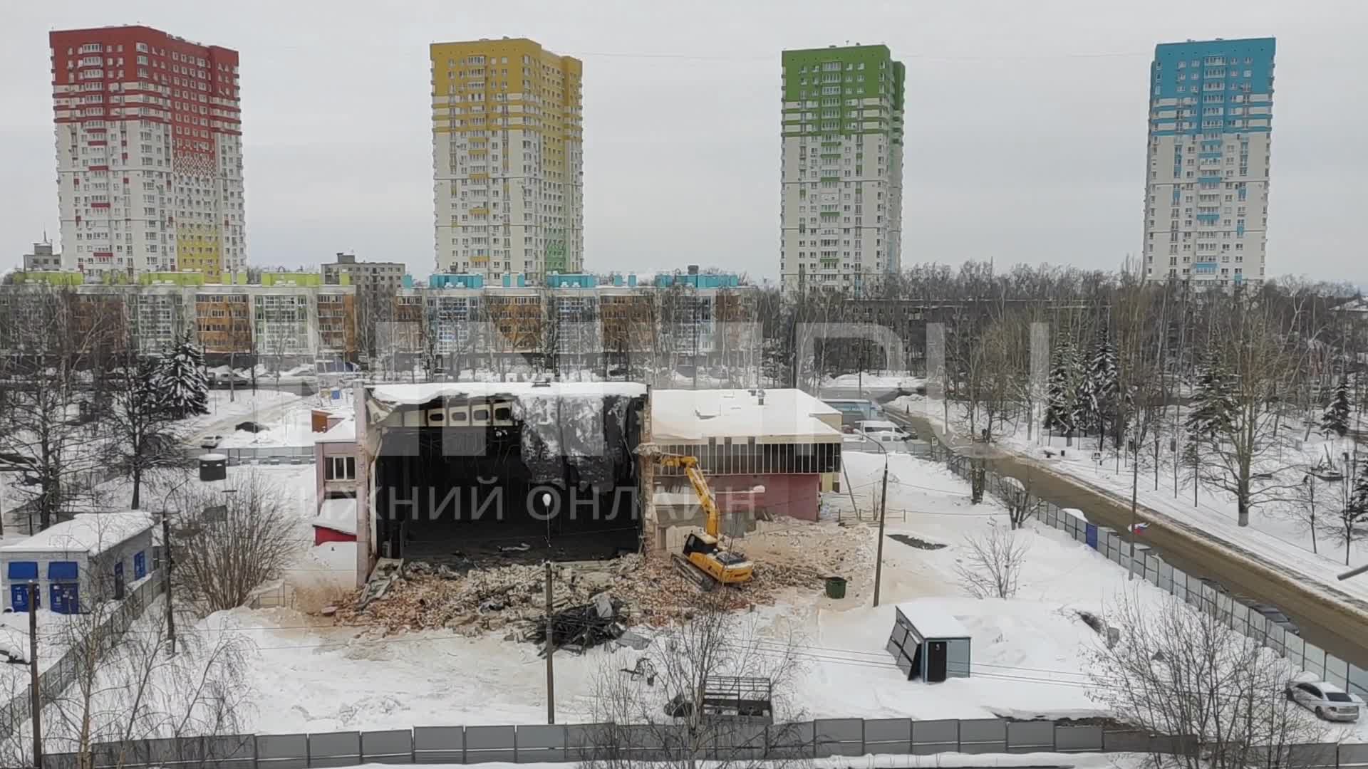 Здание бывшего кинотеатра «Импульс» начали сносить в Нижнем Новгороде - 12  февраля 2024 - НН.ру