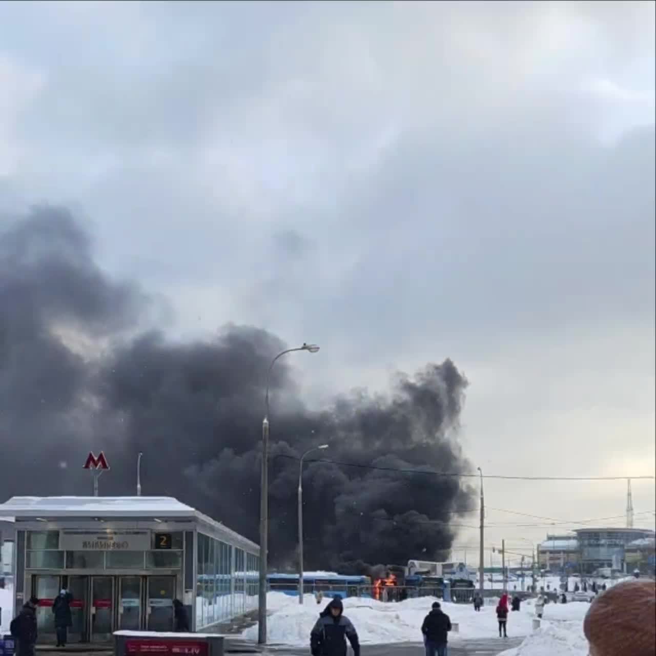 Электробус сгорел на северо-востоке Москвы. Видео