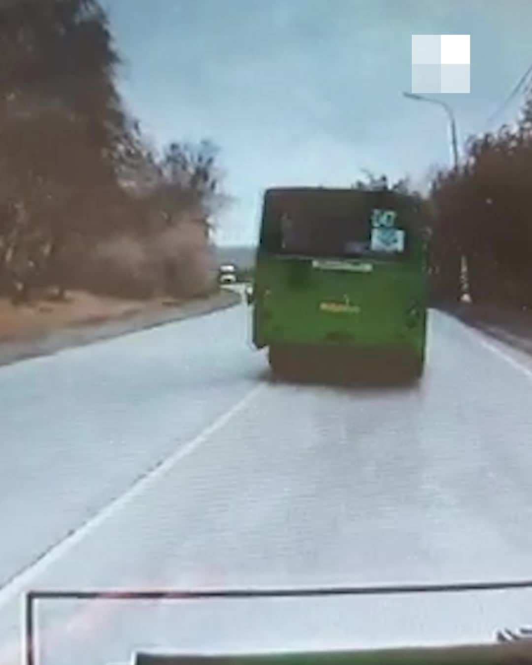 В Екатеринбурге водителя маршрутки оштрафовали за обгон через сплошную  разметку: видео, 28 октября 2022 г. - 28 октября 2022 - Е1.ру