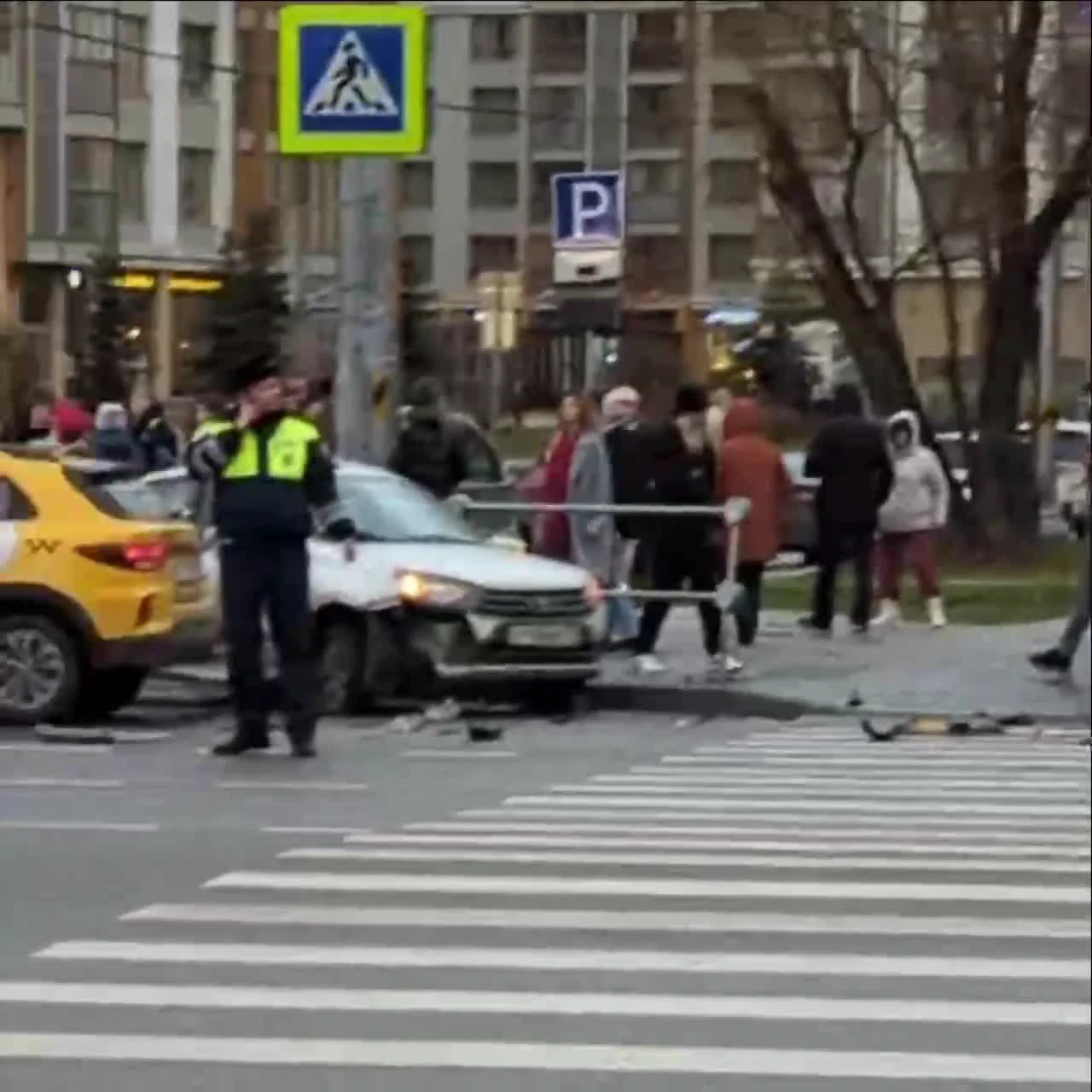 Три человека пострадали в ДТП на северо-востоке Москвы: что случилось на  пересечении проезда Серебрякова и Снежной улицы - 7 ноября 2023 - МСК1.ру