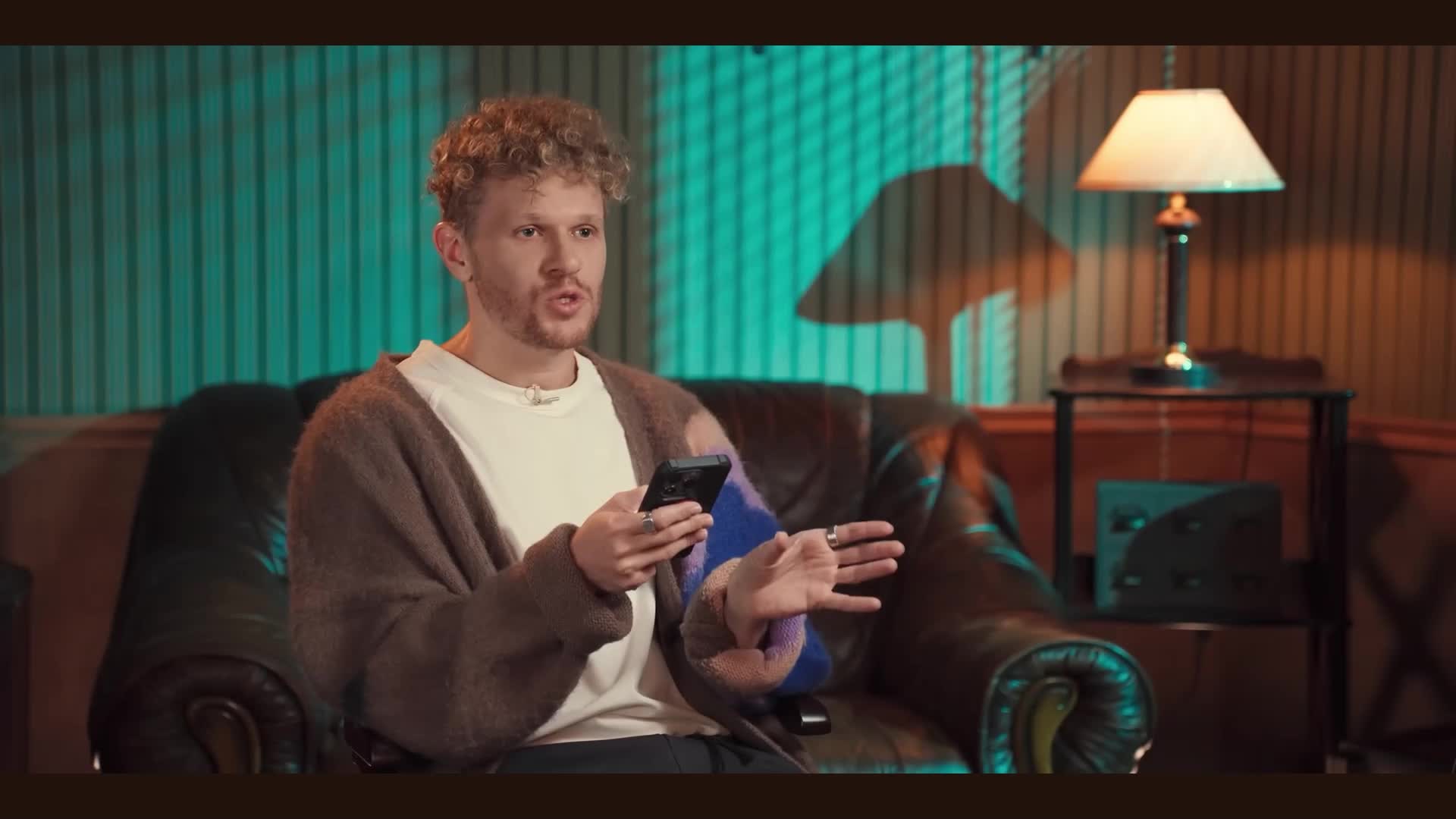 Томпақ силикон секс қуыршақтары HD форматында анаммен порно көру