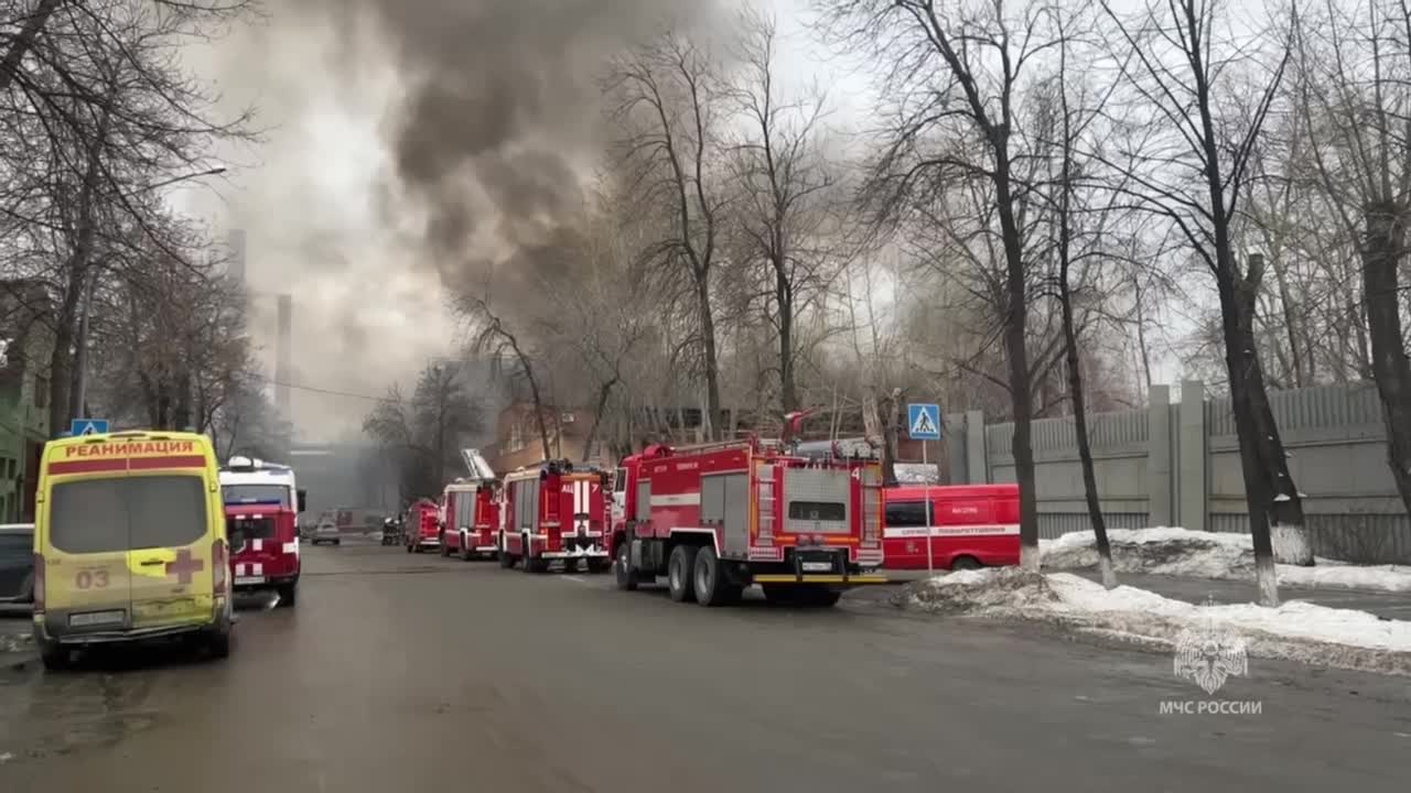 На территории Уралмашзавода случился мощный пожар: всё о ЧП - 1 апреля 2024  - Е1.ру