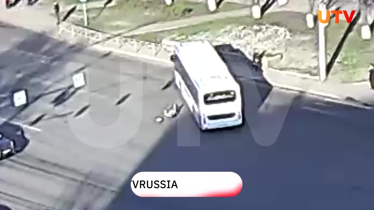 Видео наезда автобуса «Башавтотранс» на пешехода на проспекте Октября в Уфе  - 25 апреля 2023 - УФА1.ру