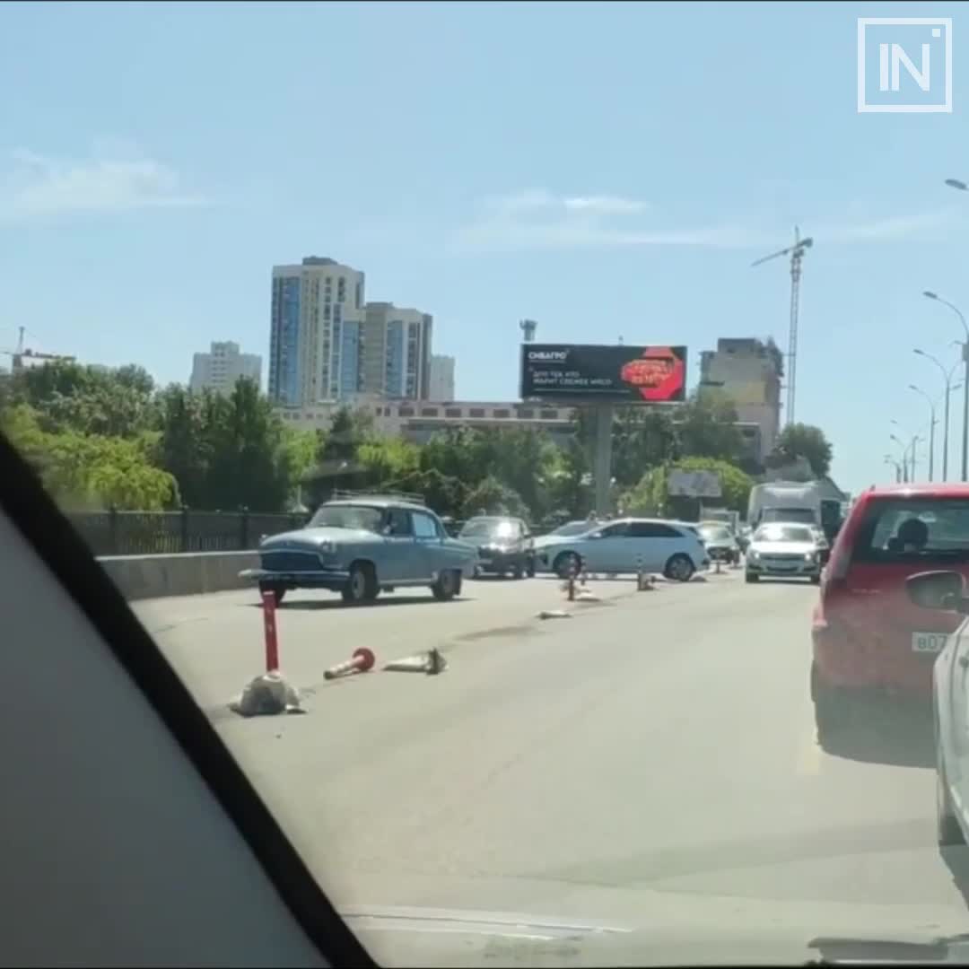 В Екатеринбурге автомобилисты встали в пятикилометровую пробку из-за ДТП на  мосту на Бебеля 5 июня 2021 - 5 июня 2021 - Е1.ру