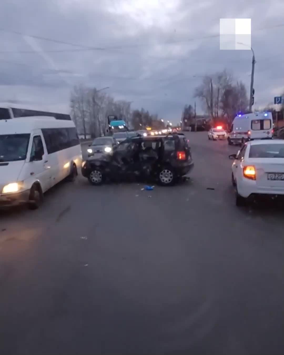 В Архангельске столкнулись два автомобиля — собралась пробка - 15 мая 2024  - 29.ру