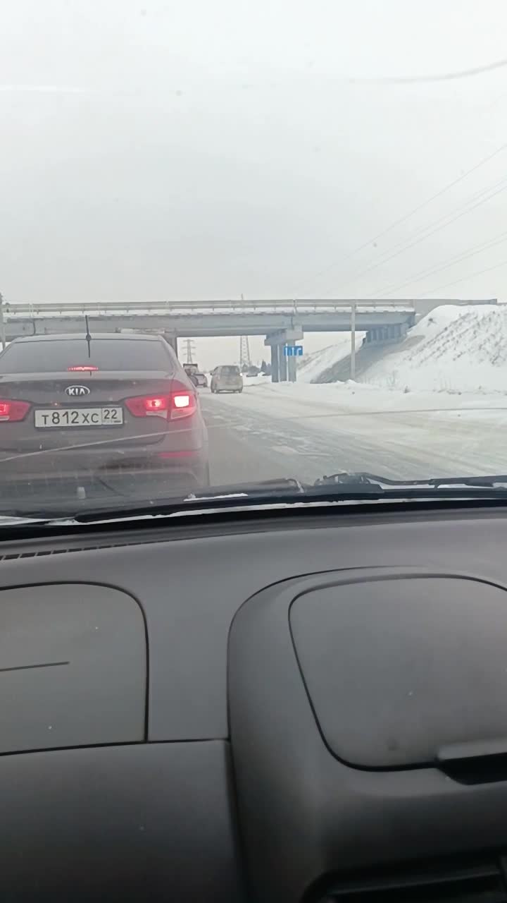 На Чуйском тракте массовое ДТП с шестью машинами — видео с места аварии - 5  марта 2024 - НГС22.ру