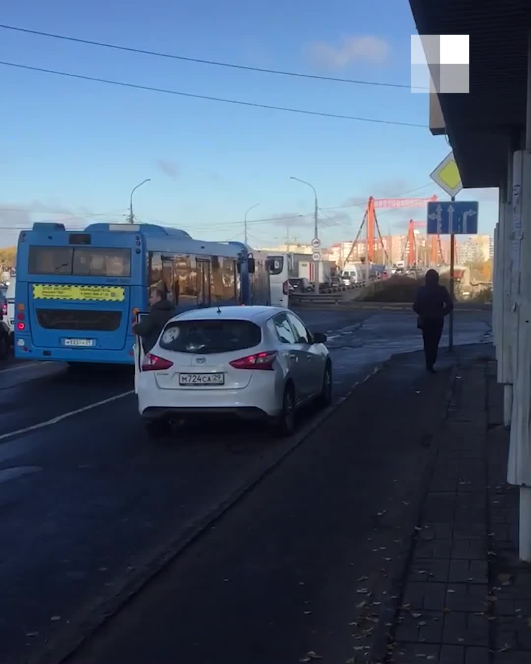 Видео аварии на Кузнечевском мосту в Архангельске, 30 сентября 2021 года -  30 сентября 2021 - 29.ру