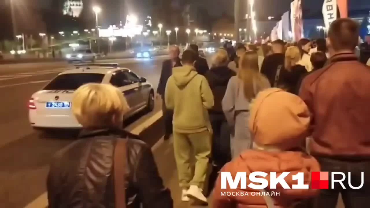 В Москве отменили праздничный салют в честь Дня города: 876-летие Москвы,  когда будет салют, где посмотреть салют, праздничные мероприятия в Москве,  что будет в Москве на День города, концерты, разгоняют людей -