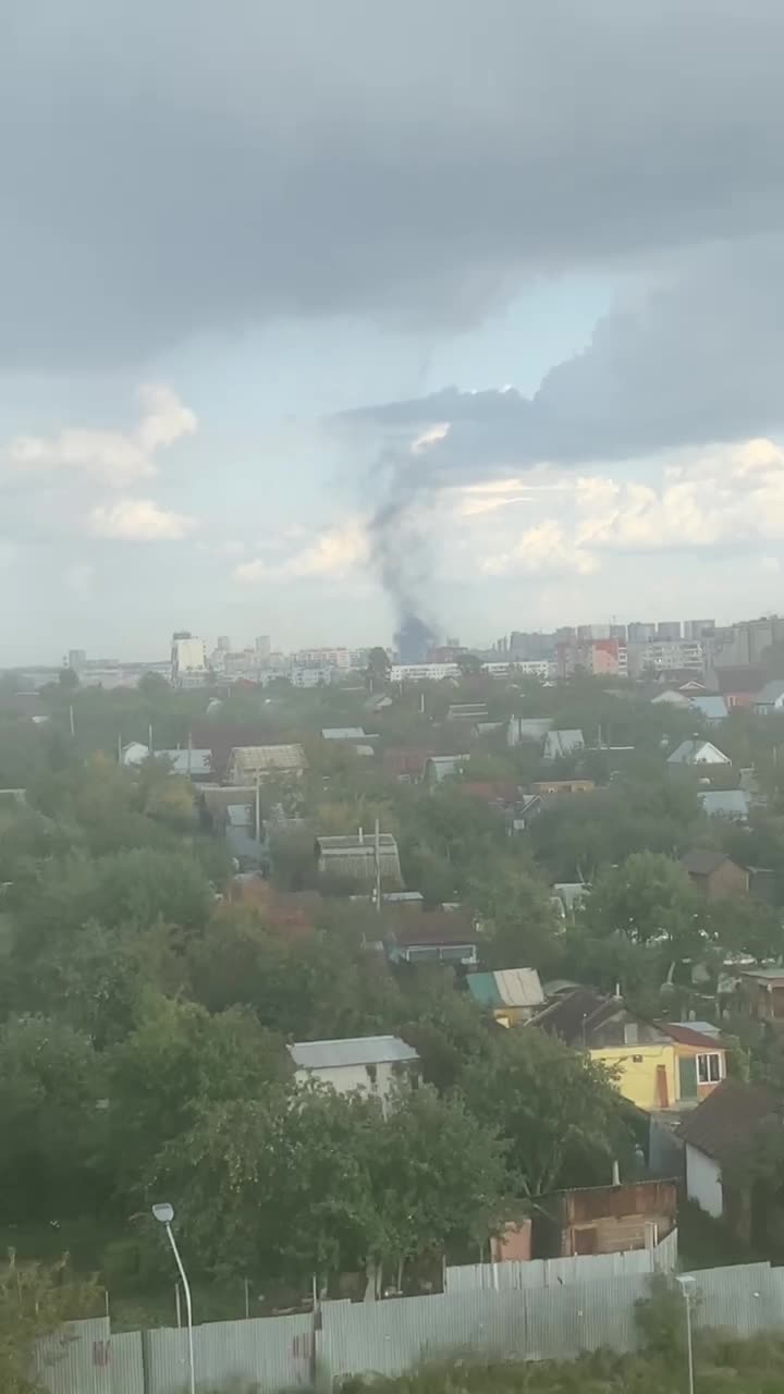 Вспыхнули покрышки, поднялся столб черного дыма в Челябинске - 17 сентября  2023 - 74.ру