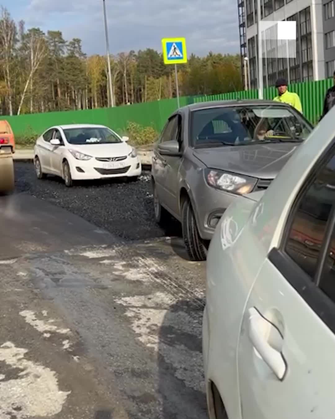 Екатеринбуржцы пожаловались, что не могут попасть домой из-за дикой пробки  - 3 октября 2023 - Е1.ру