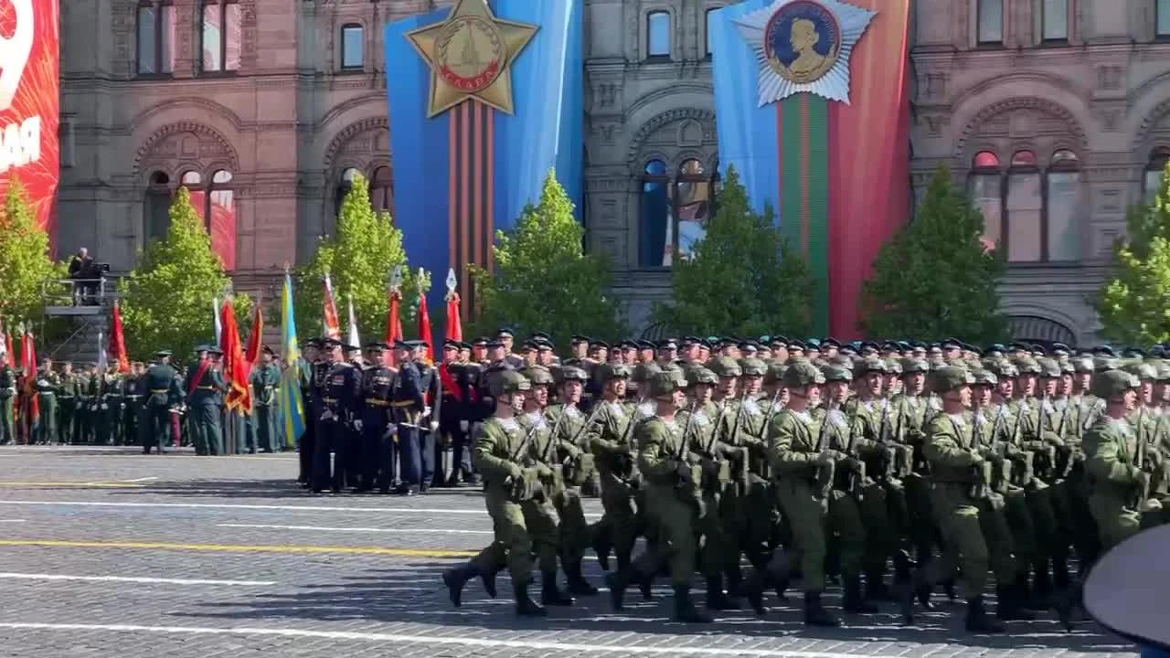 Парад начало. Прямая трансляция дня Победы в Уссурийске.