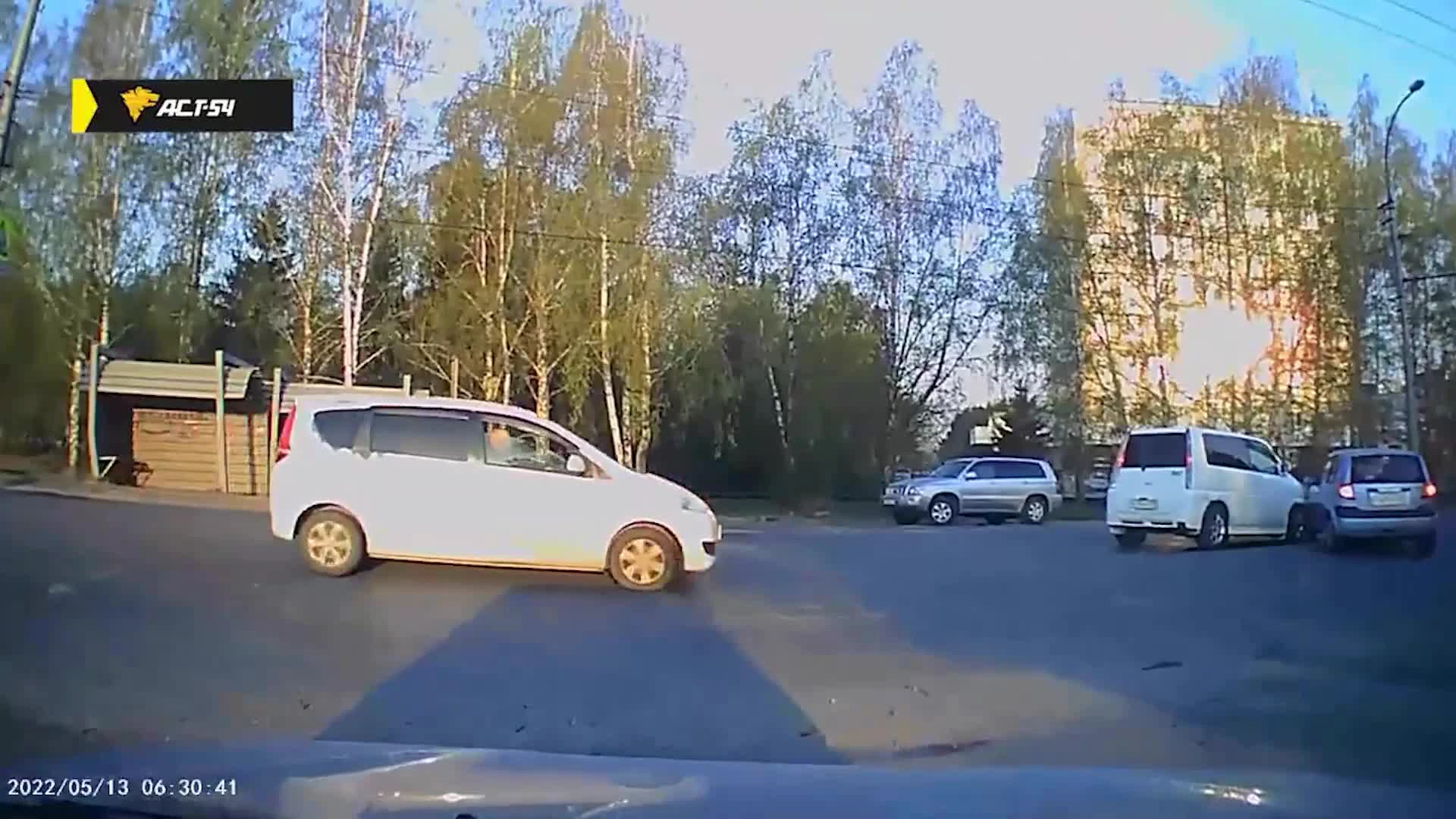 Въехали в зад — кто виноват, где виноваты, водитель, Hyundai Getz и Honda  S-MX, где виноваты именно вы — разбор авторедактора, нгс, Дмитрий Косенко,  13 мая 2022 г. - 14 мая 2022 - НГС.ру