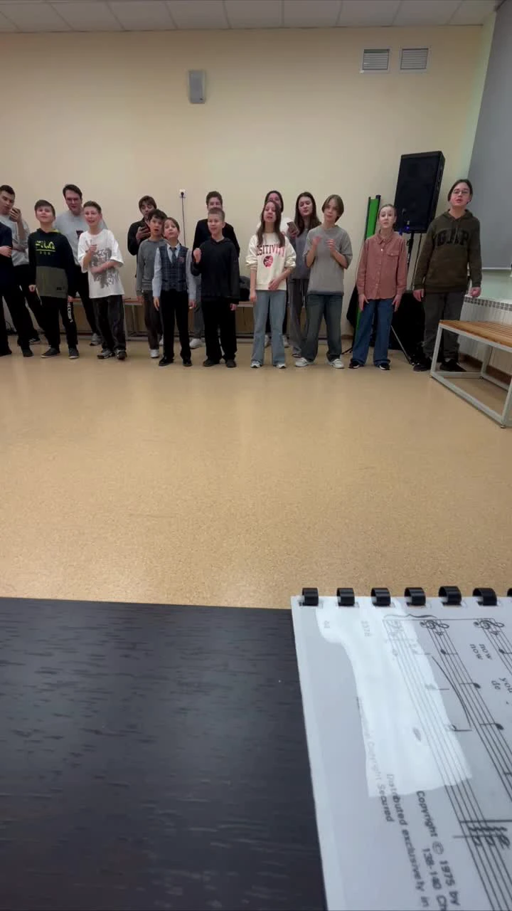 Төрт еркек бір қызды сиқытады Skype-та порно онлайн танысу