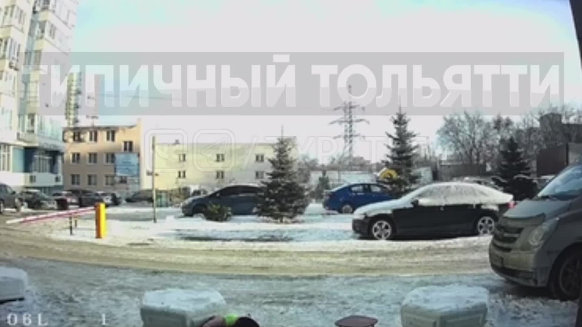 Появилось видео падения в элитном ЖК на Ново-Садовой - 29 декабря 2023 -  63.ру