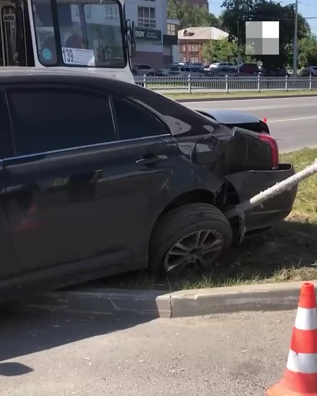 Появилось видео ДТП с рейсовым автобусом на Уктусе, 4 августа 2022 год - 4  августа 2022 - Е1.ру