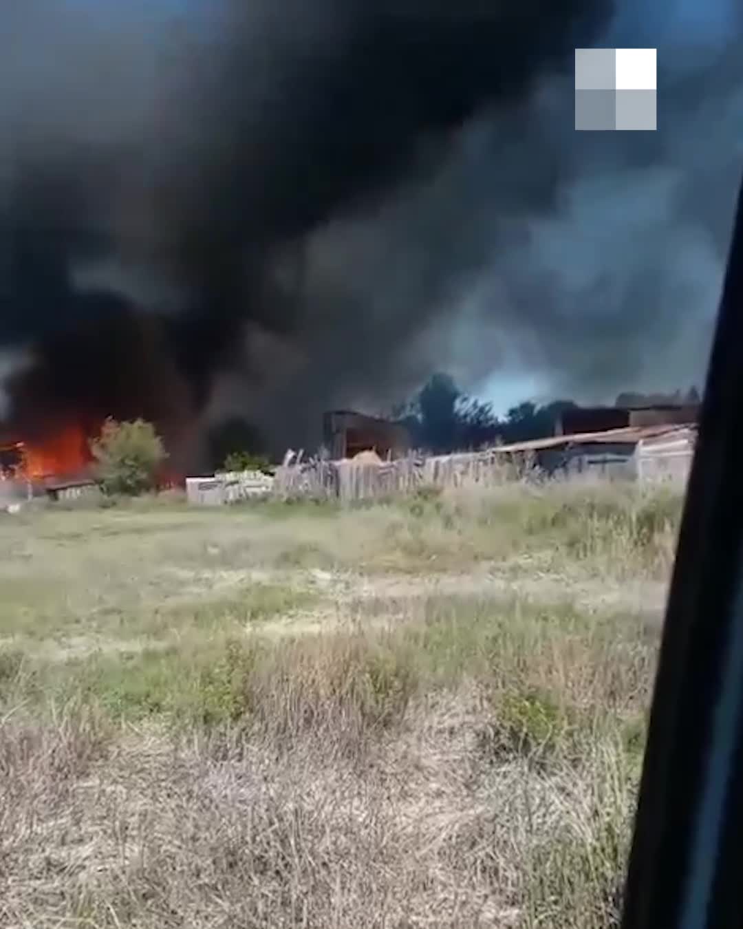 В самарском селе сгорели подворья, видео - 28 мая 2024 - 63.ру