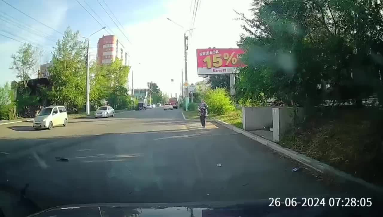 Мужчина в Чите умер в больнице после того, как на мопеде врезался в столб -  26 июня 2024 - ЧИТА.ру