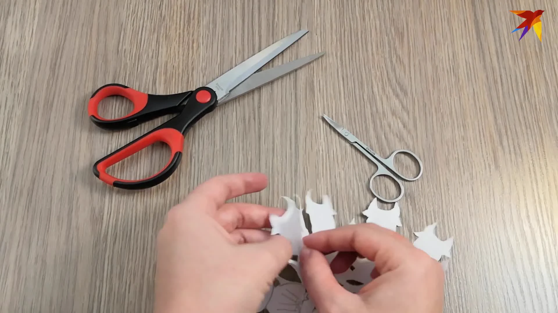 Как сделать простую снежинку из бумаги: идеи и инструкции
