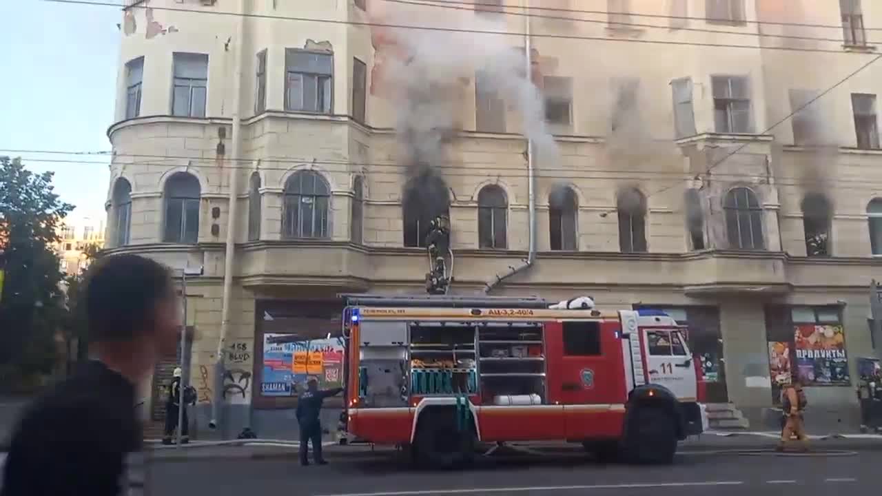 В расселенном доме Плотникова на Большом Сампсониевском охотники за наживой  и приключениями устроили пожар — Мегаполис