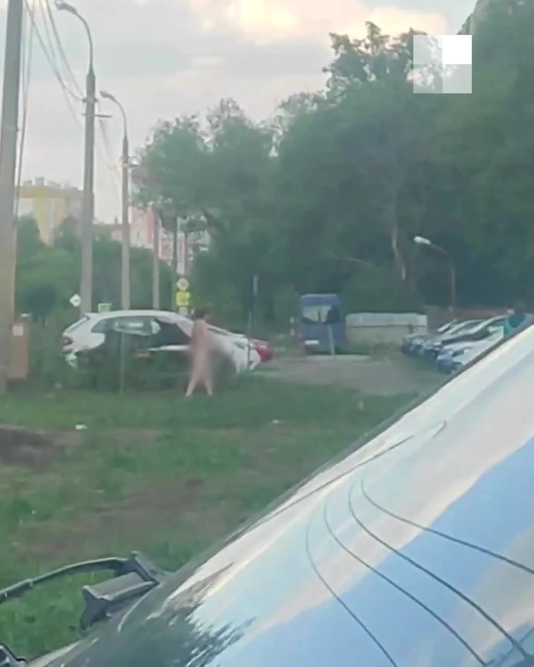 Двое парней избили и раздели догола мужчину на улице Захаренко в Челябинске  - 28 июня 2023 - 74.ru