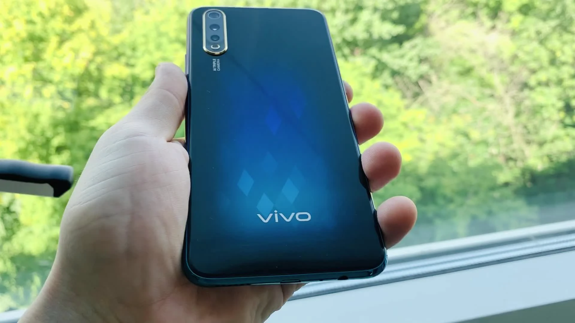 Обзор Vivo V17 Neo — безрамочника с NFC за 20 тысяч рублей - Лайфхакер